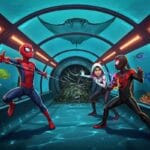 Spidey, Gwen y Miles intentando salvar un acuario durante un apagón